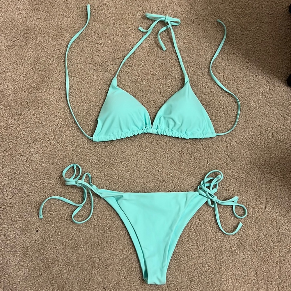 Aqua triangle bikini